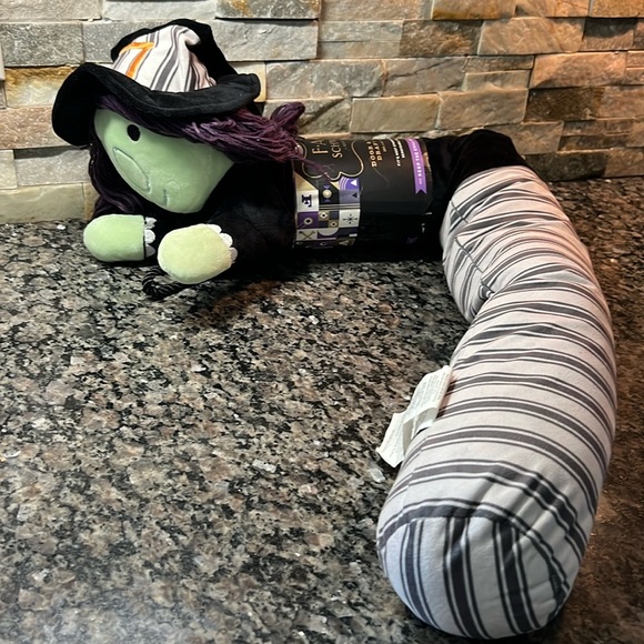 FAO Schwarz witch draft guard NWT - Picture 2 of 8